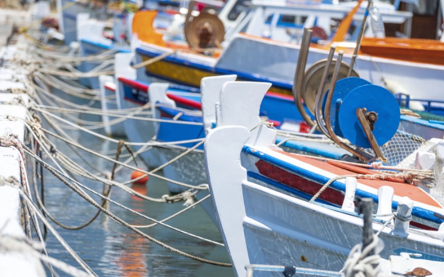 Παραδοσιακά ερασιτεχνικά σκάφη αλιέων & πολυτελή   