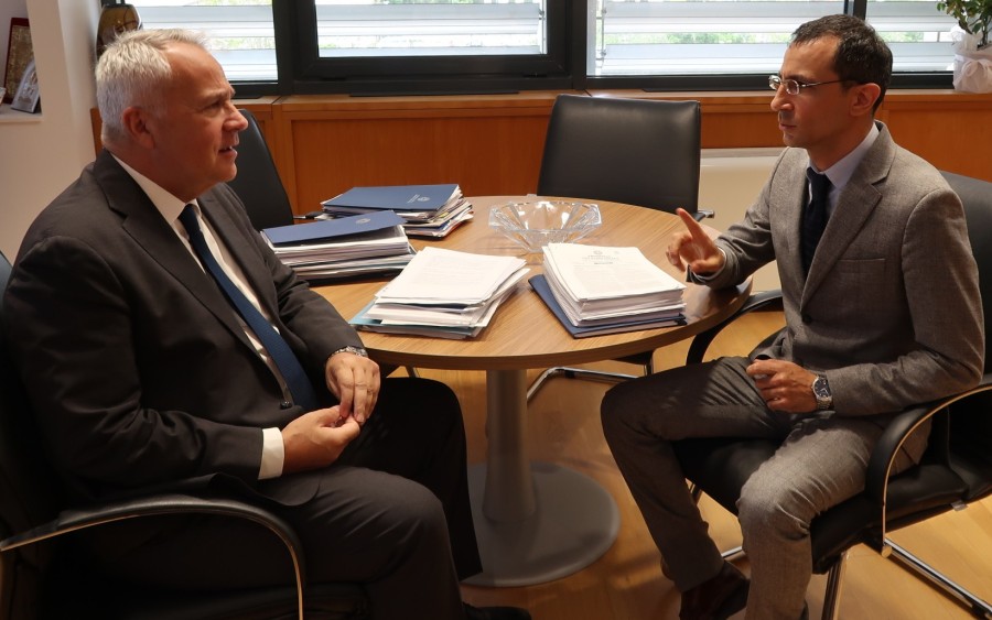 Ο Ιάσων Πιπίνης με τον Υπ. Μετανάστευσης