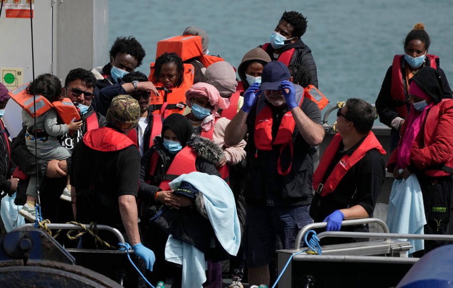 Κατατέθηκε στη Βουλή το σχέδιο νόμου για τη μετανάστευση