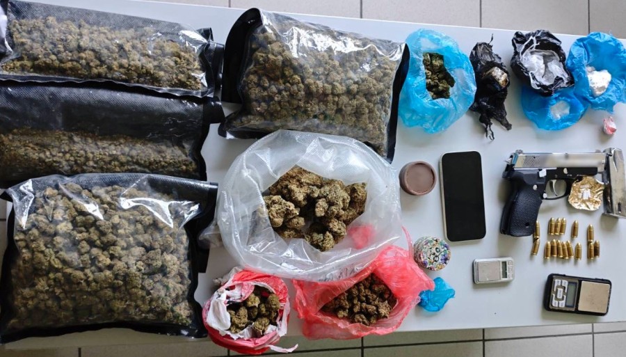 Σε Μυτιλήνη και Λάρισα