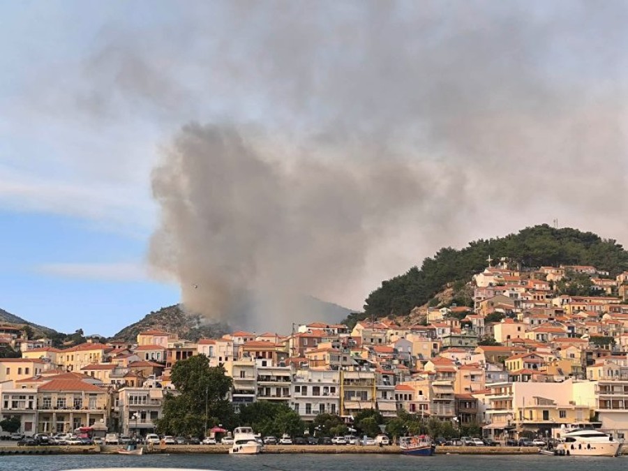 Κατασβέστηκε η πυρκαγιά στο Πλωμάρι